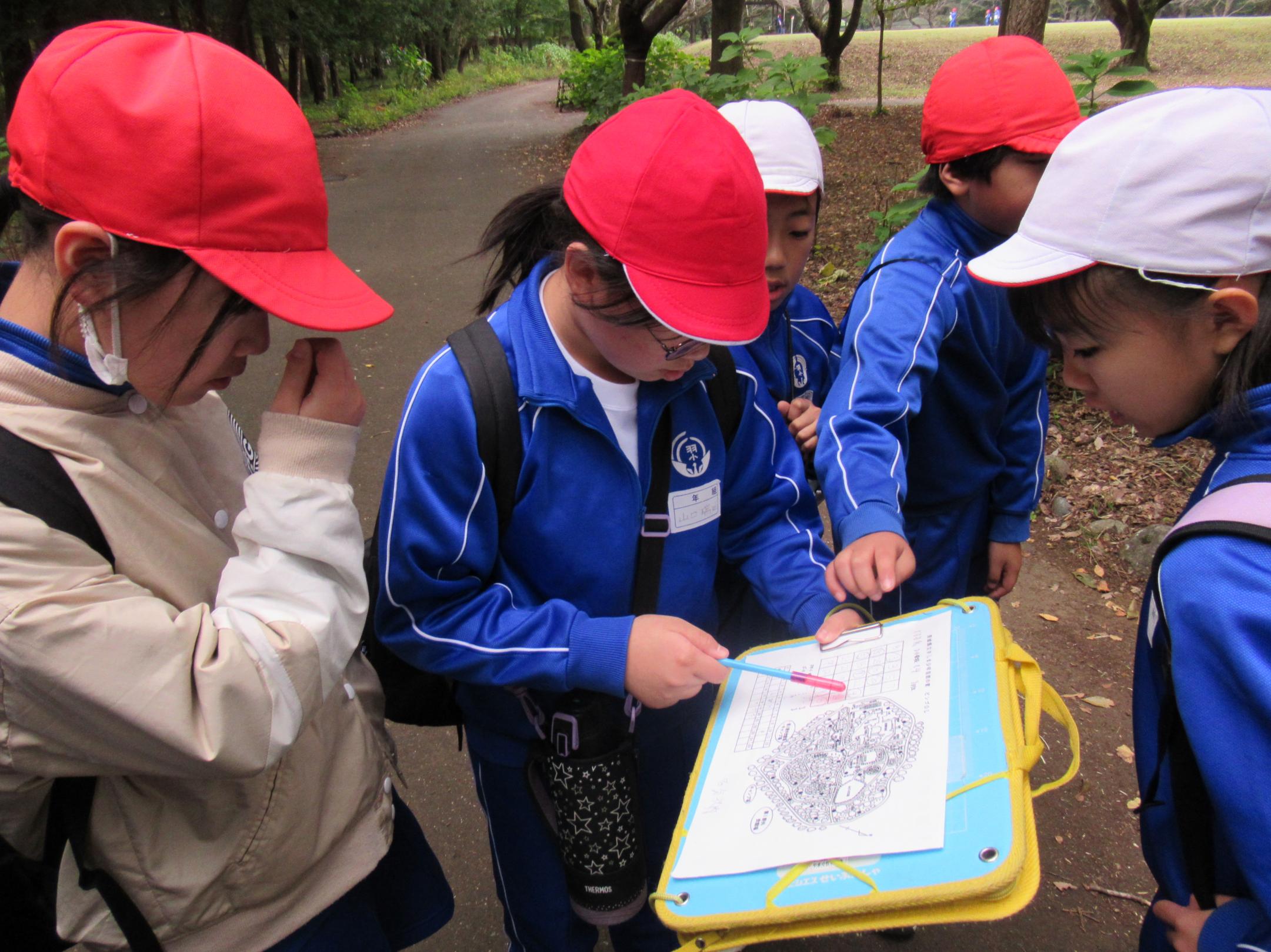 学校だより候補1組（オリエンテーリング） (2)